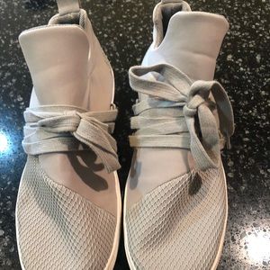 Steve Madden grey sneaker